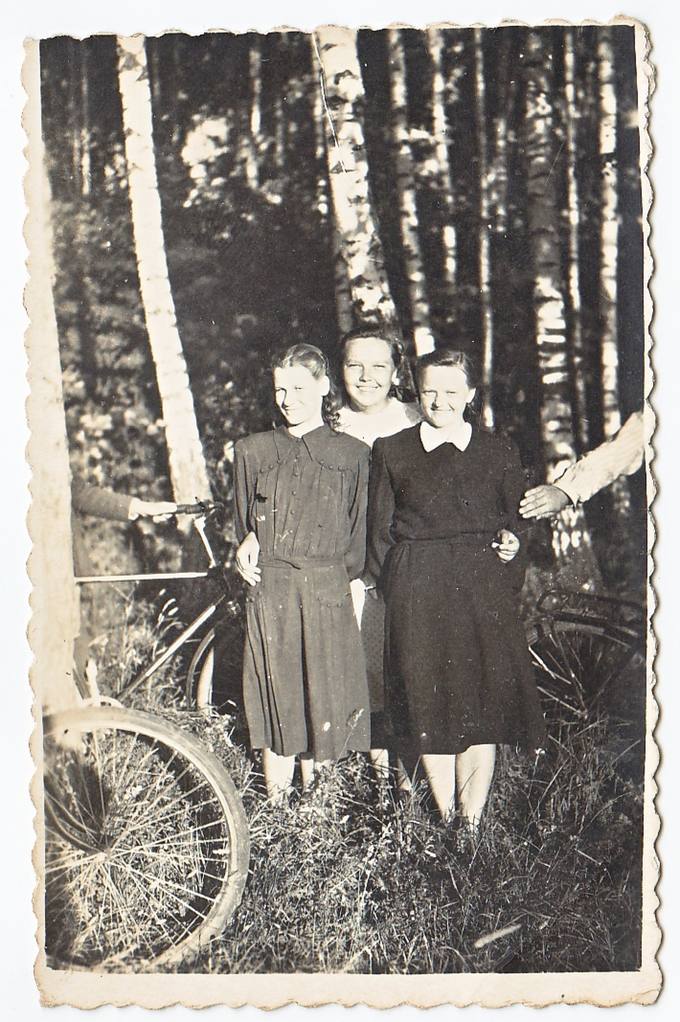 Emilija Mikalajūnaitė, Juozapa Marcinkevičiūtė ir Ona Marcinkevičiūtė Pasvalio kultūros ir poilsio parke